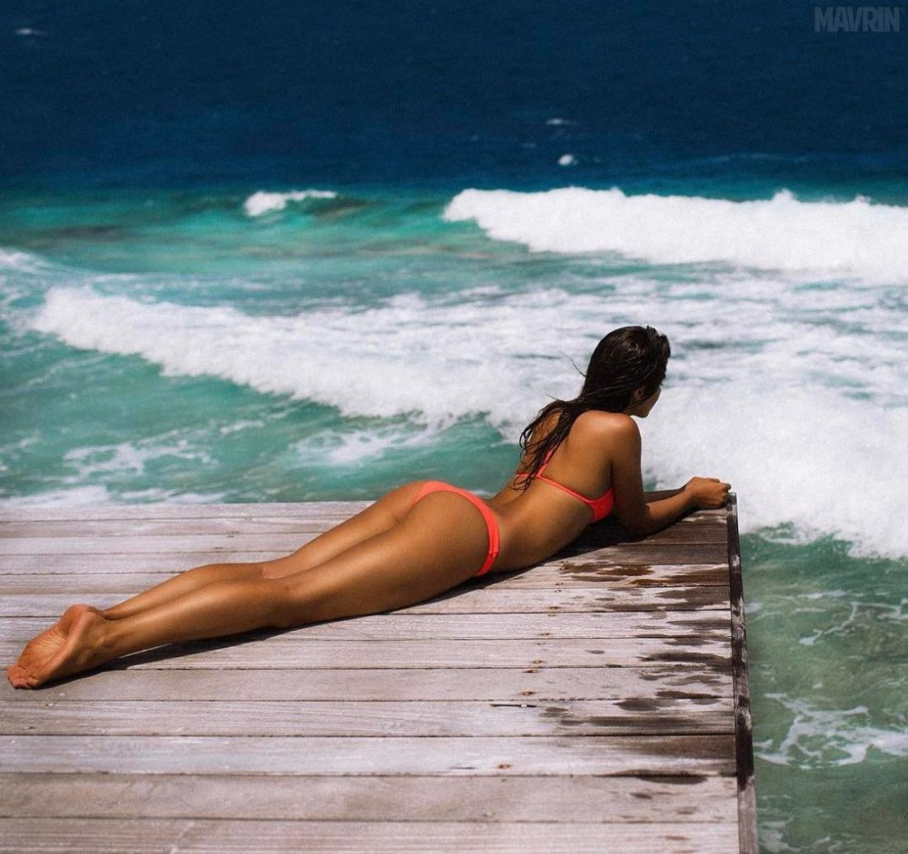 Photoshoot of Topless in nature