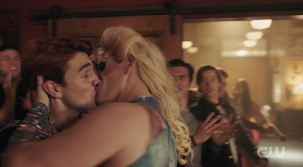 Riverdale kiss Kevin and Archie