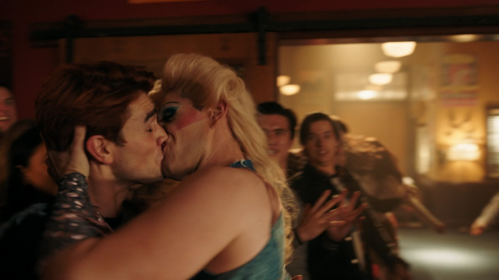 Riverdale kiss Kevin and Archie