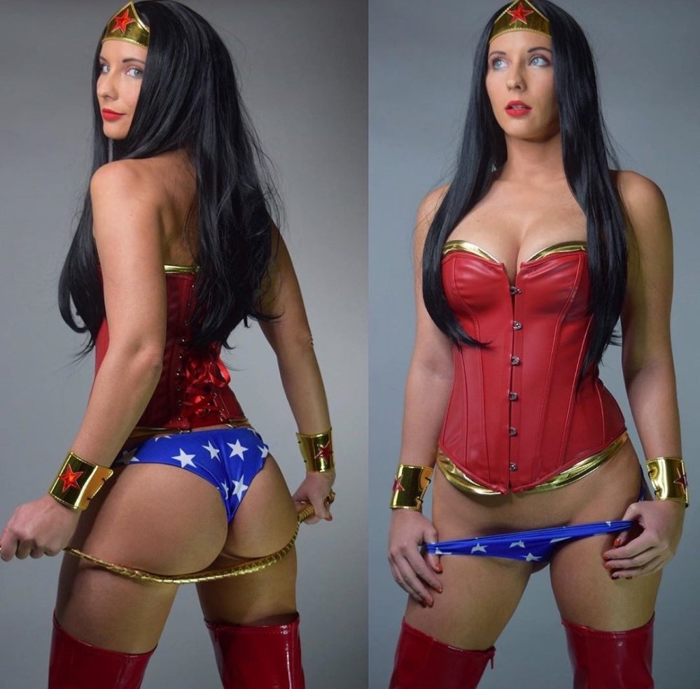 Felicity Davis cosplay