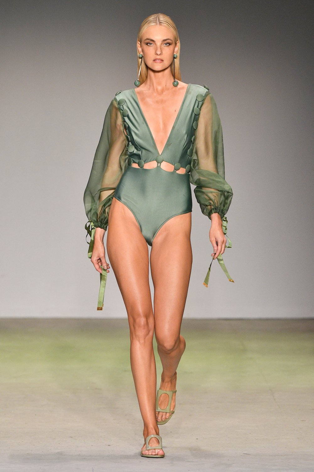 Caroline Trentini Catwalk