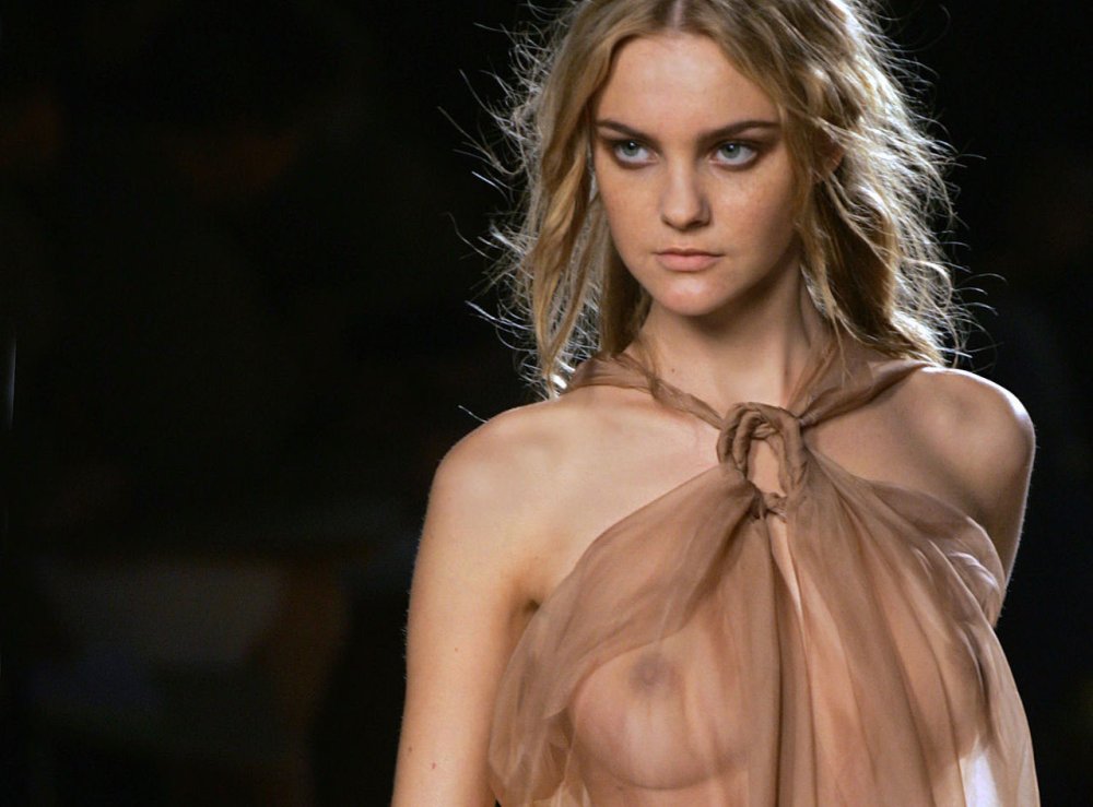 Naked Caroline Trentini