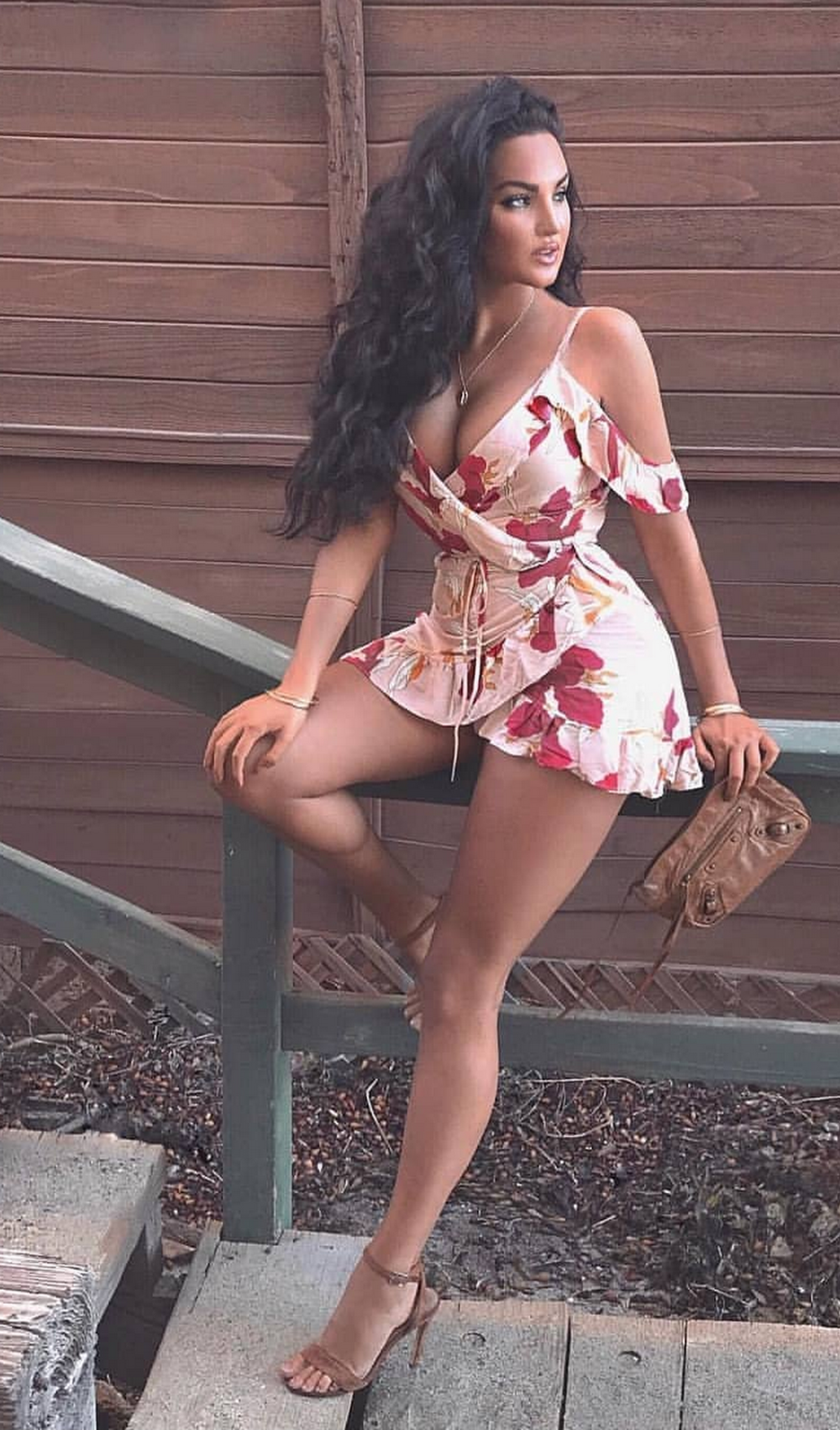 Noele Nathalia in linen