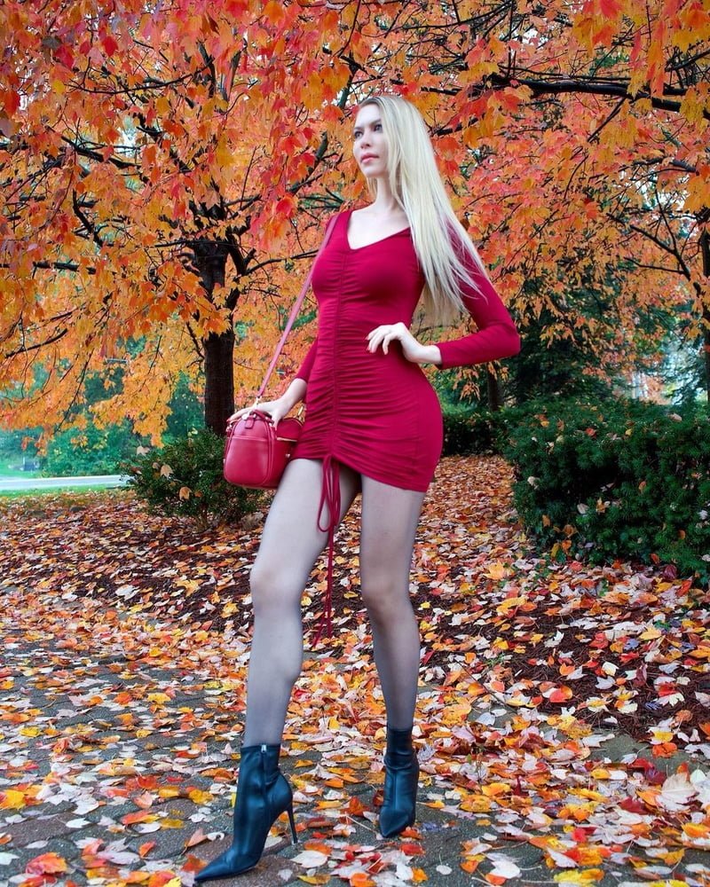 Anna kostkowska standing