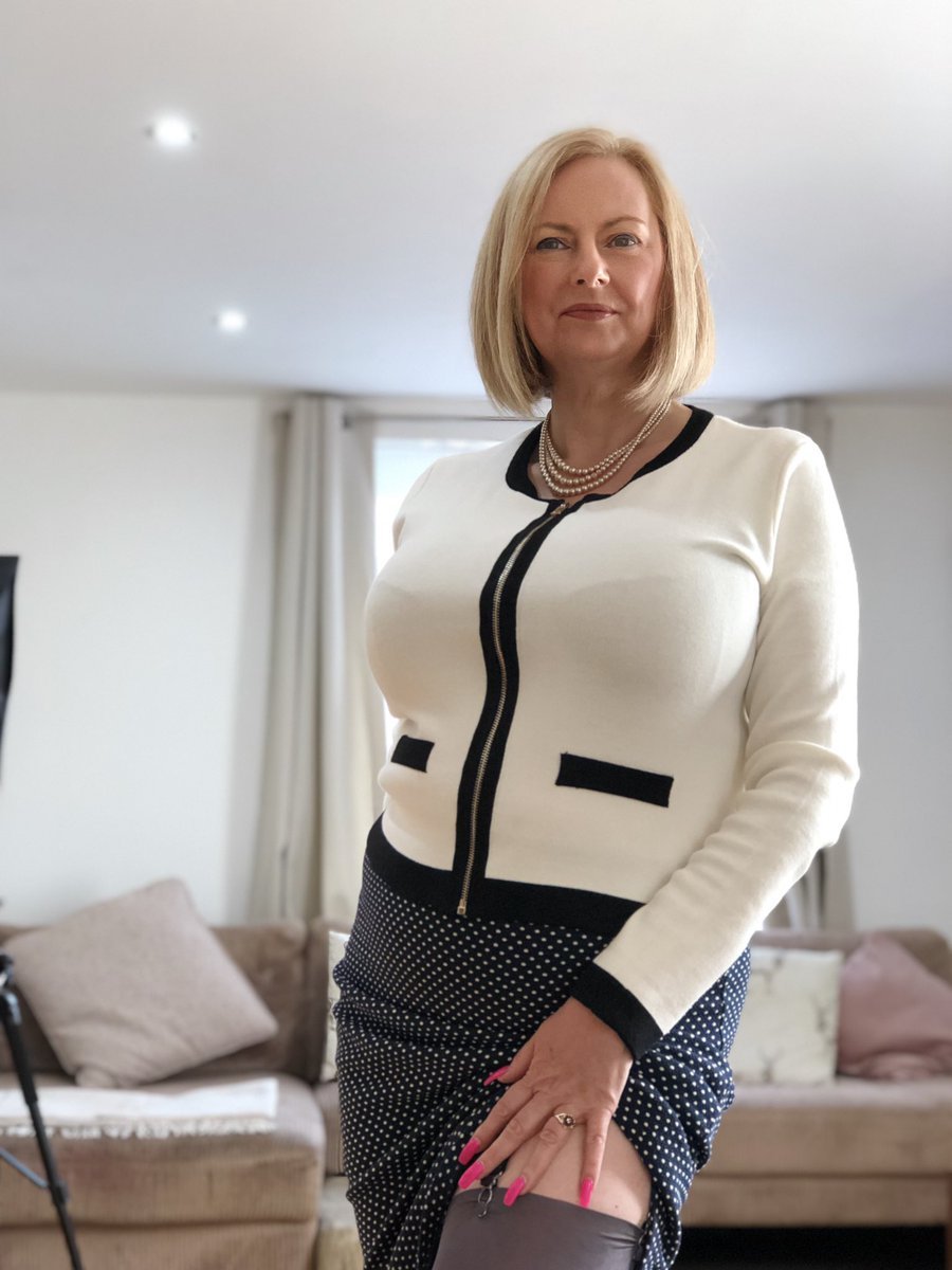 Mature Courtesan Annabel Masturbation