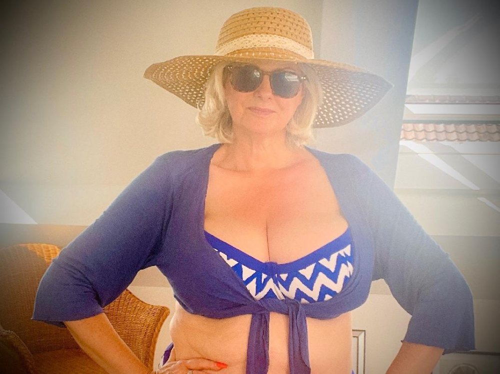 British mature Milf Pusi