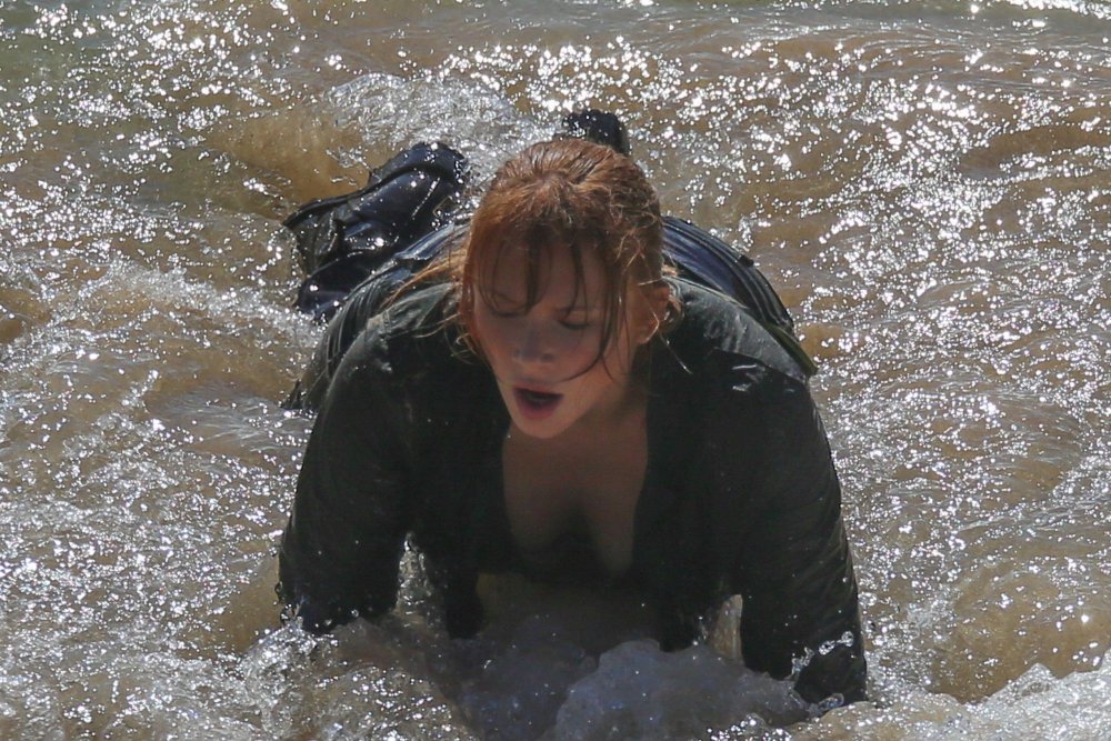 Bryce Dallas Howard Mir Jurassic 2 hot