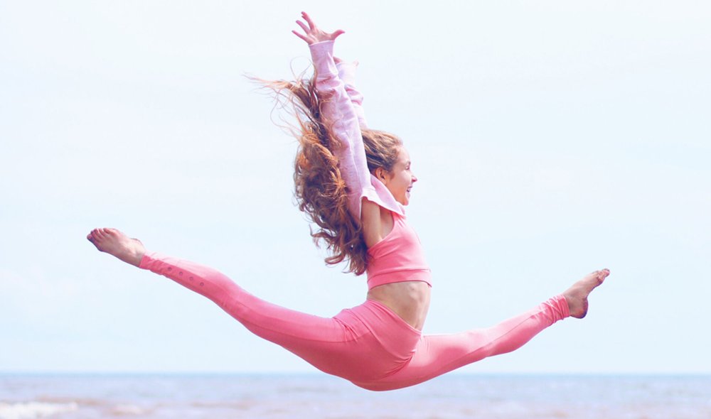 Sofie Dossi Stretching