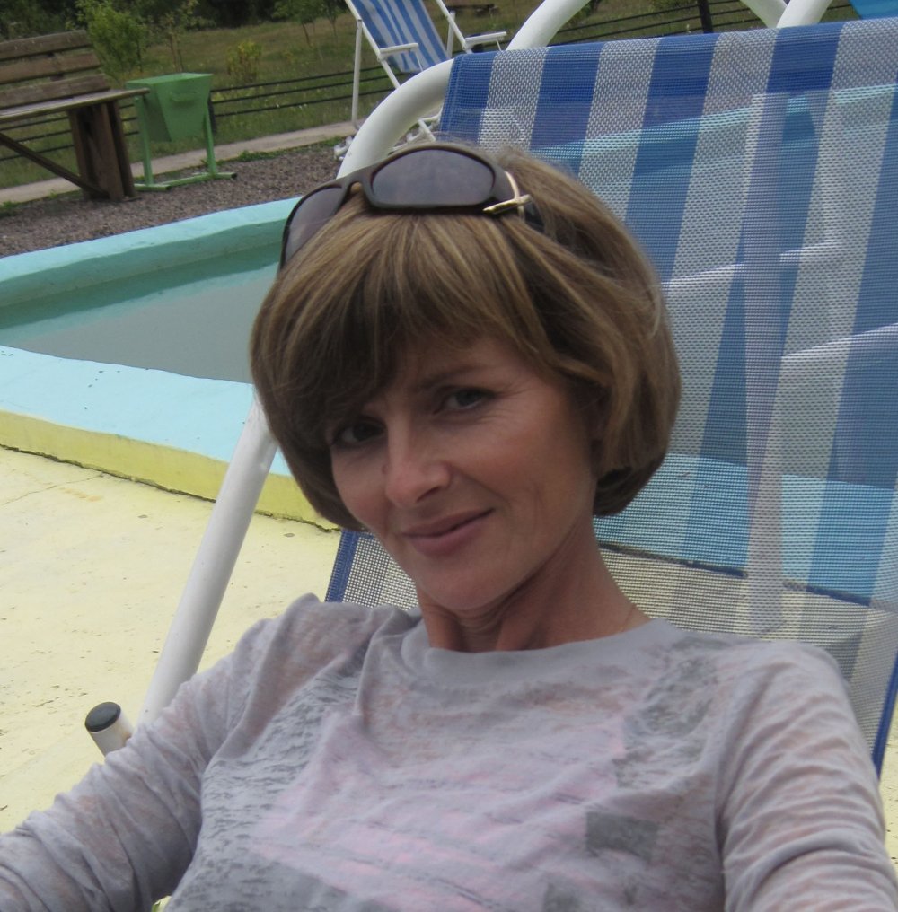 3D muscle girl Lena and coach