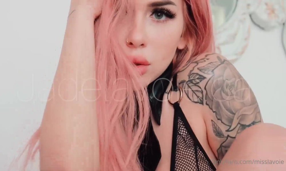 Jennifer lavoie playing 1993 naked