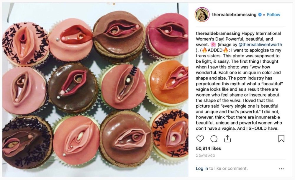 Cake in the form of vulva