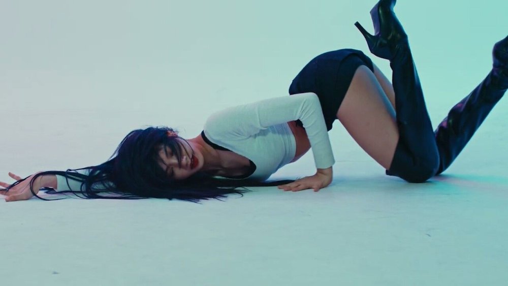 Rose Blackpink 2021 on the Ground