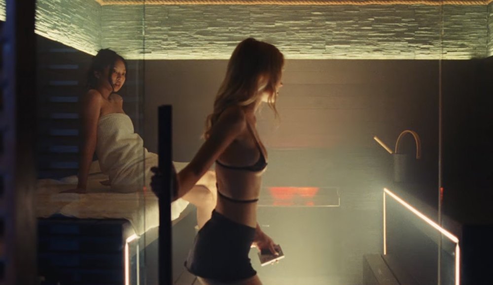 Blackpink Jennie and Lisa Kiss