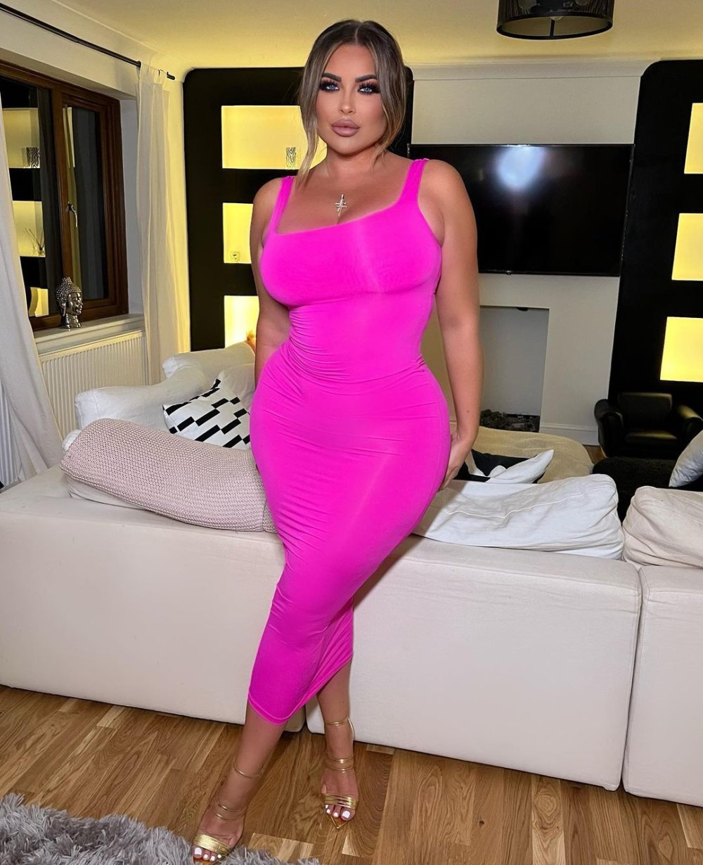 @Djhannahb Hannah in a dress