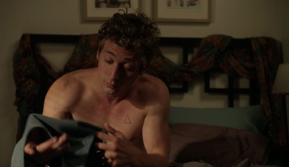 Jeremy Allen White without a T -shirt