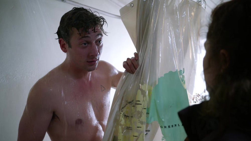 Jeremy Allen White pumped up