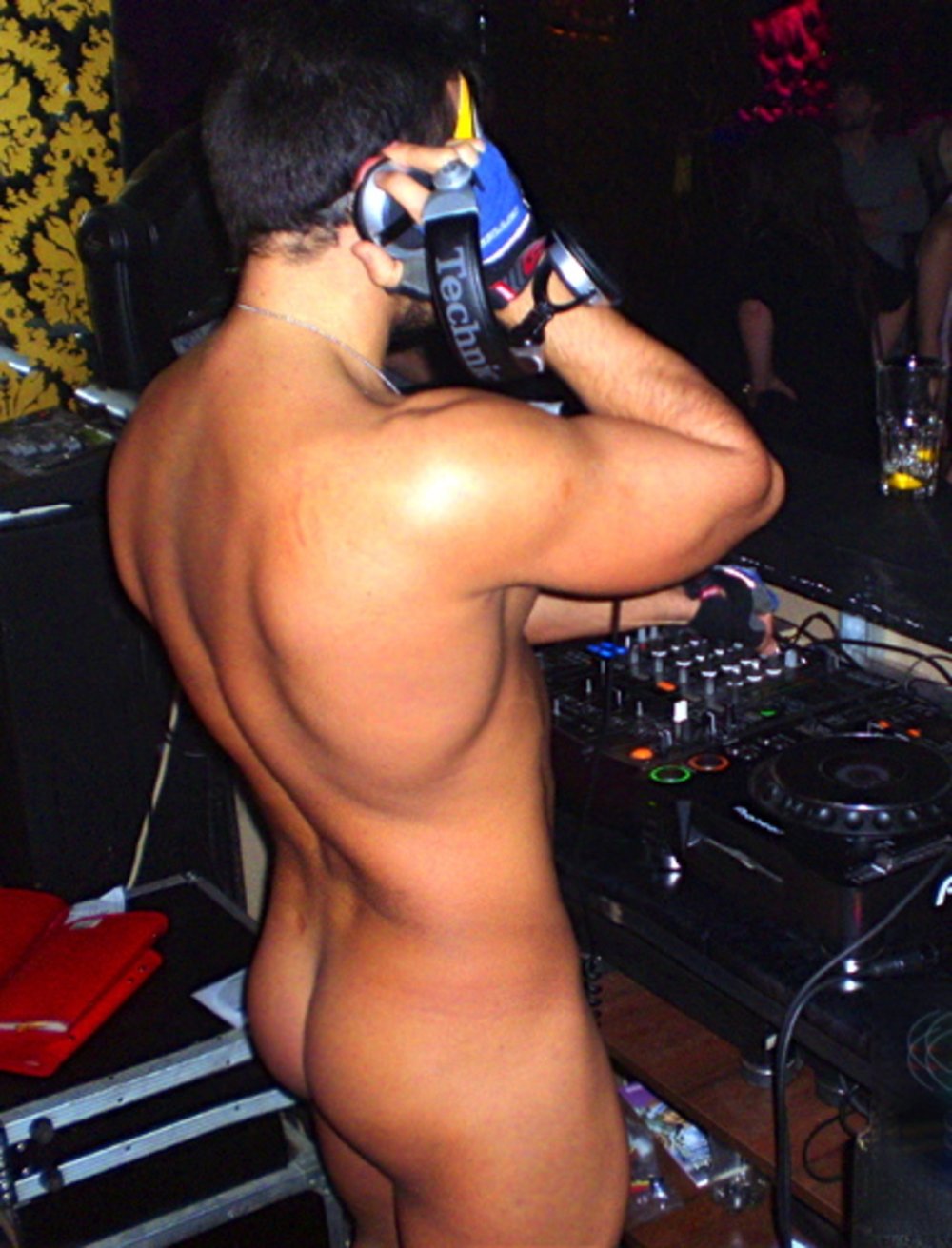 Topless DJ Izel