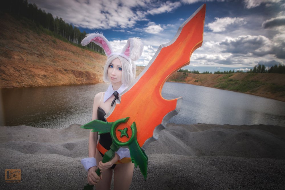 Alina Latypova Akhri