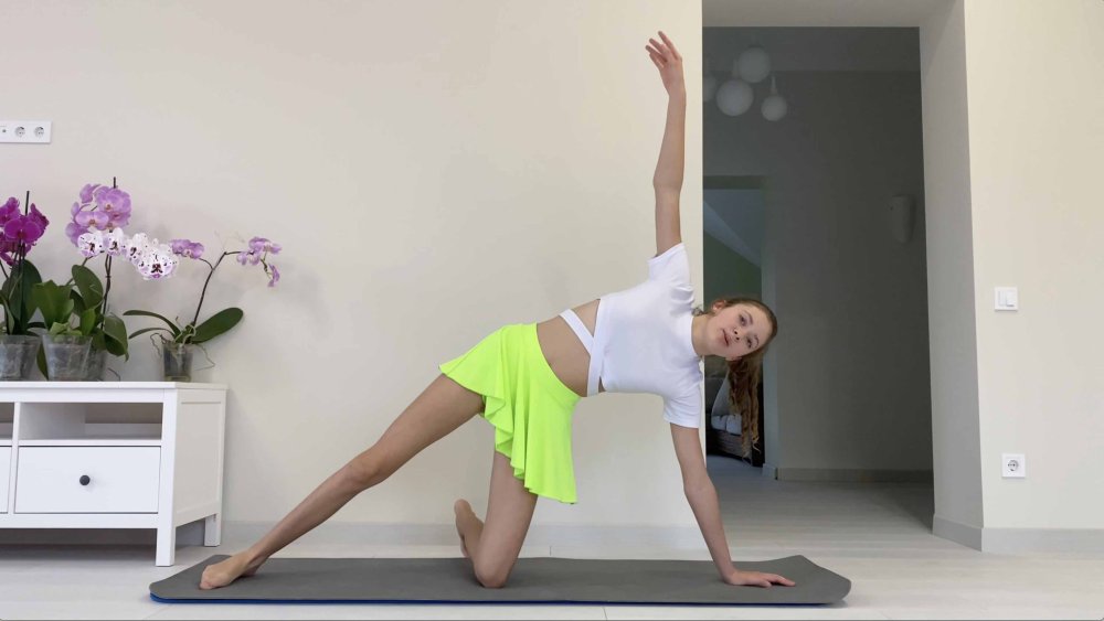 Stefania Deryabina Pole