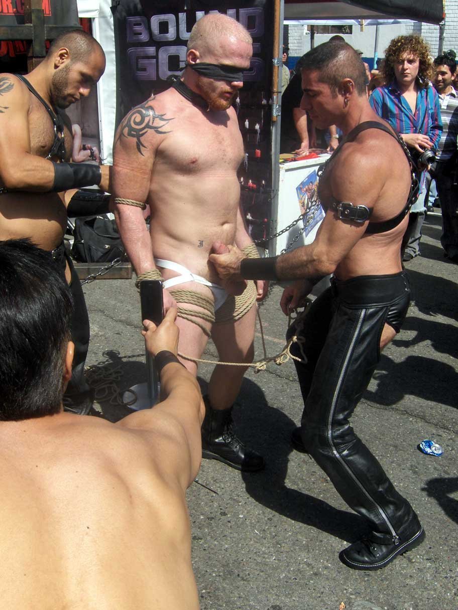 Handjob's jerk on Folsom Street