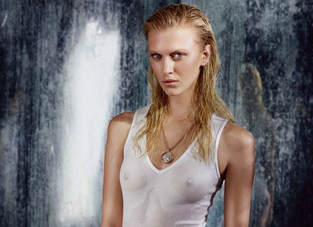 Actress Sasha Luss naked