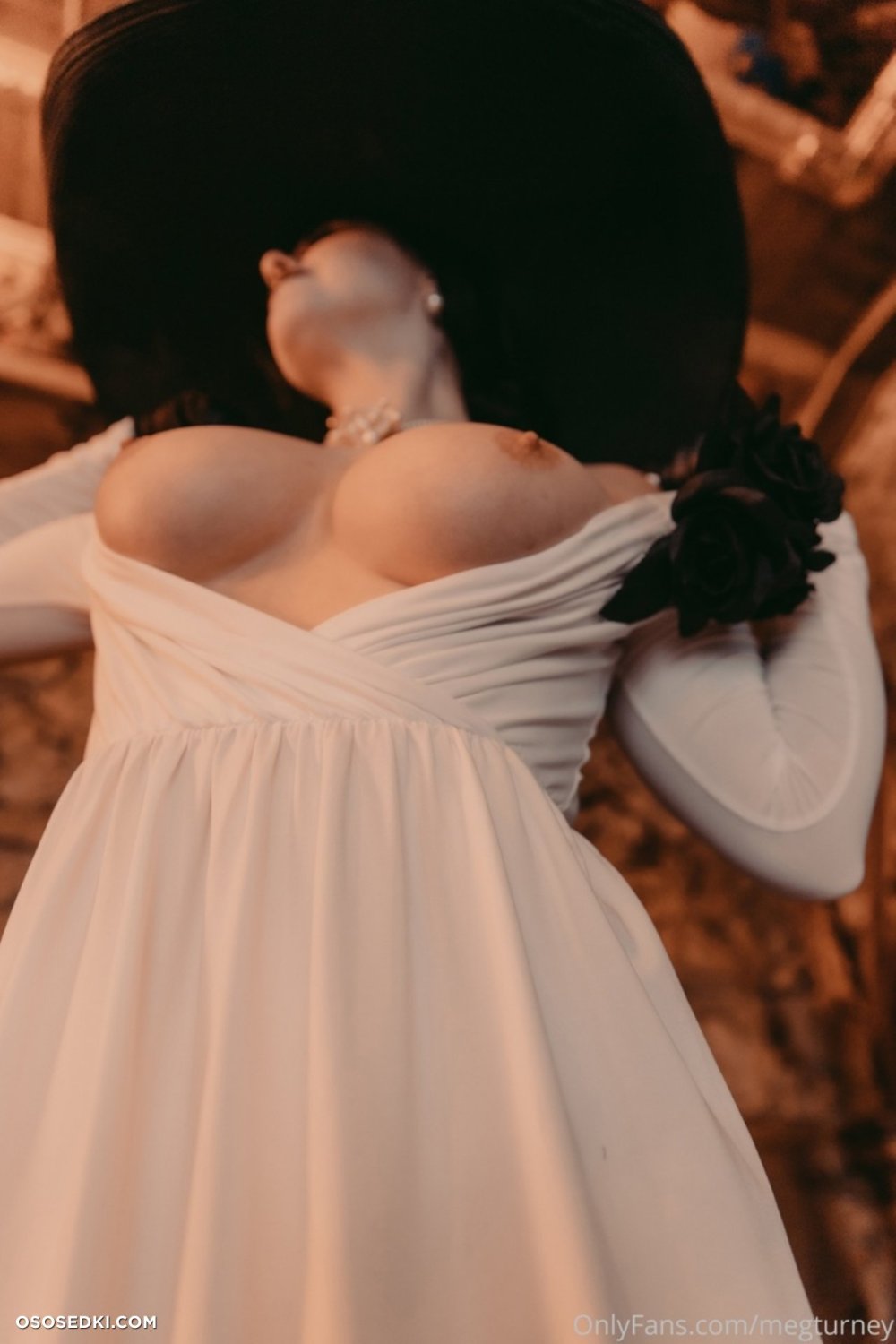 Lady Dimitrescu cosplay nude