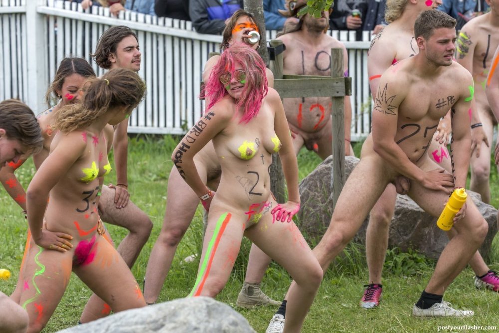 Mass race of naked women