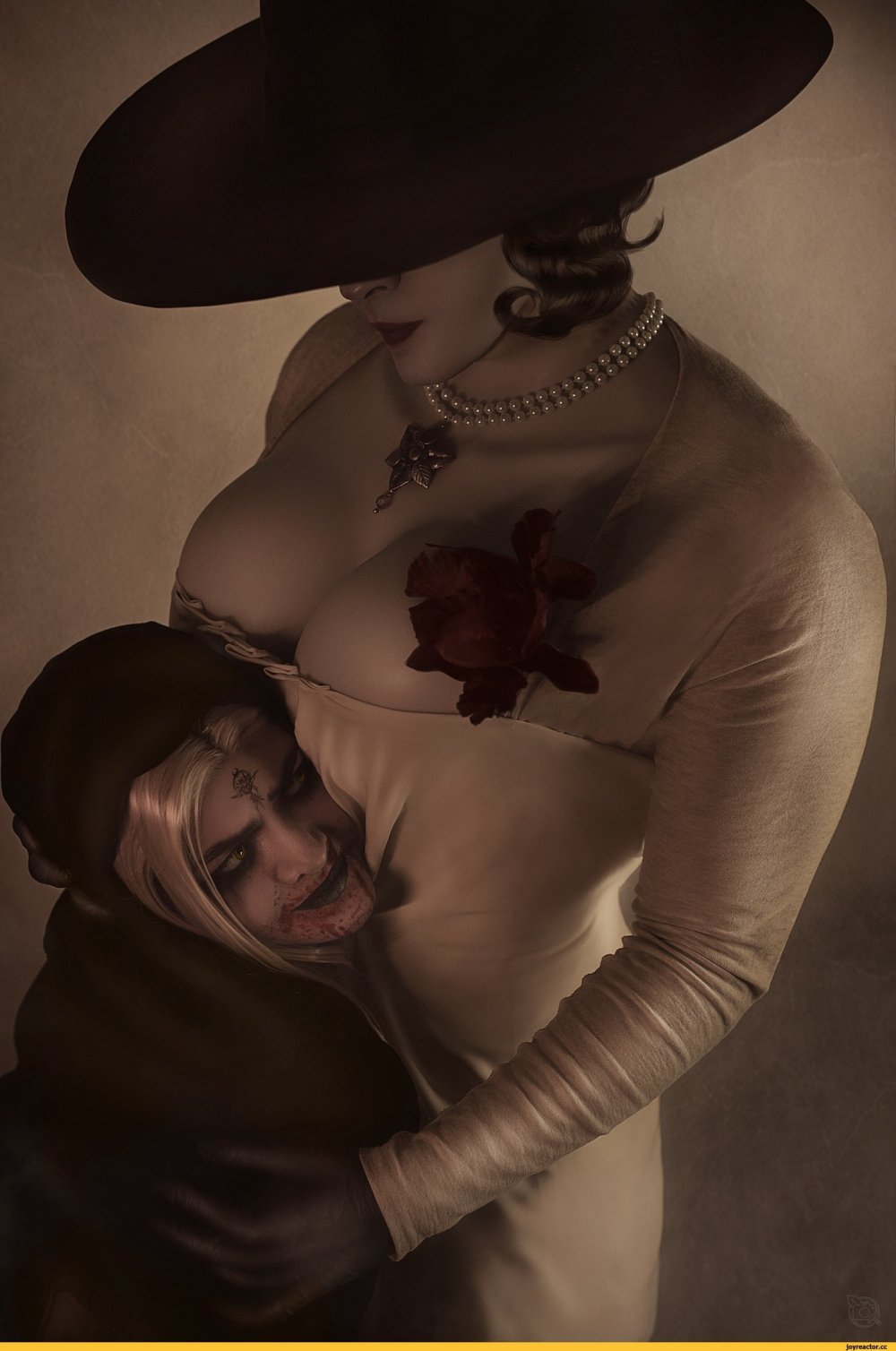 Nikita Naucete Lady Dimitrescu