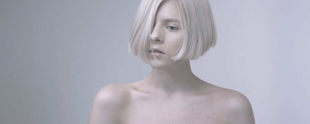 Girl white hair bad face white clothes