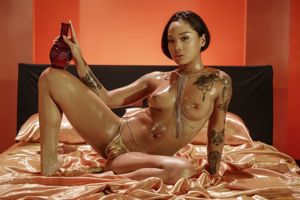 Honey Gold Erotic photos