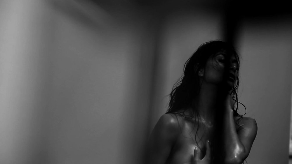 Nicole Sherzinger is naked