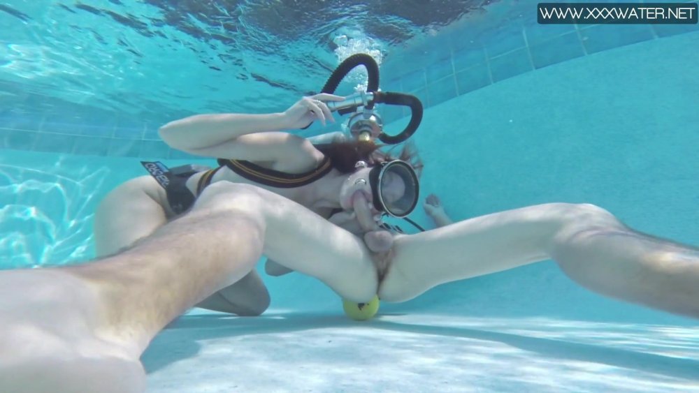 Naked diving caramel