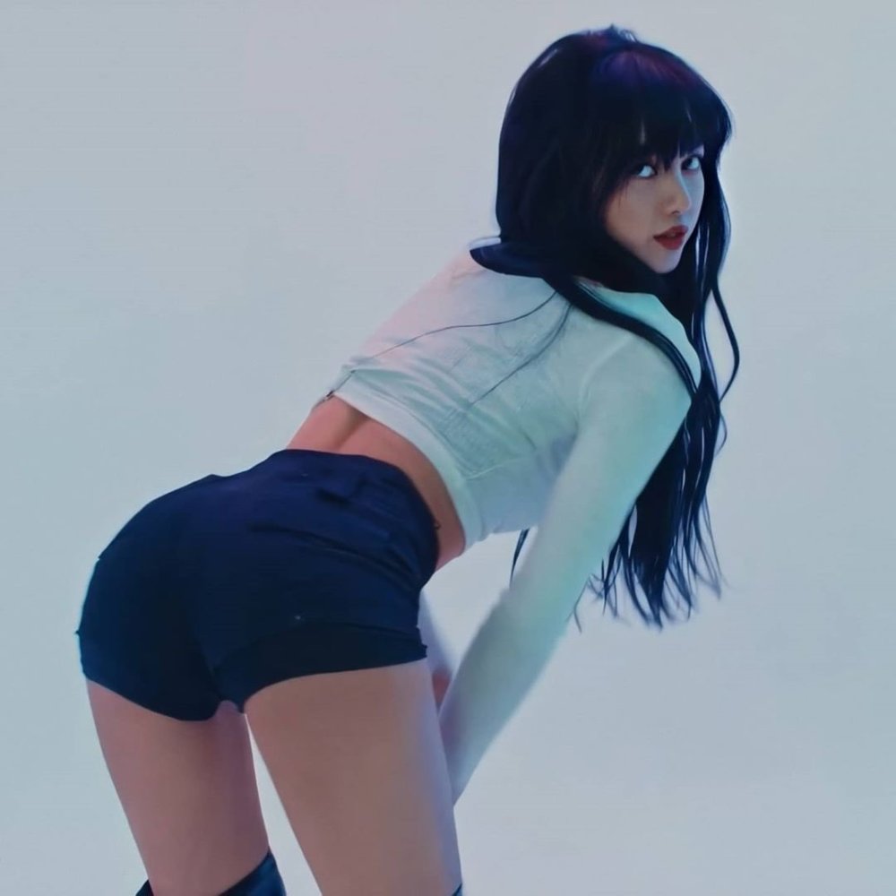 Lalisa Blackpink in underwear