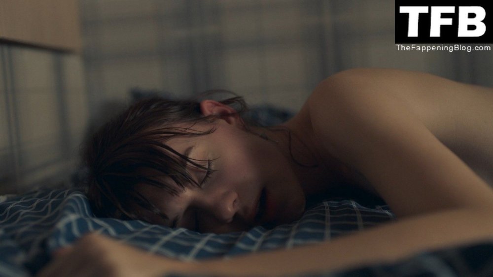 Daisy Edgar-Jones Naked Butt