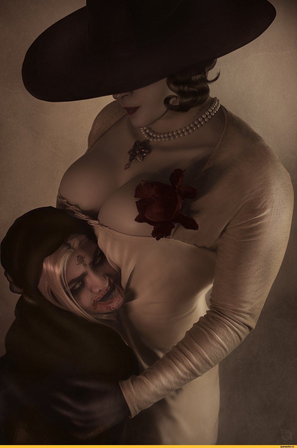 Lady Dimitrescu Ero Cosplay