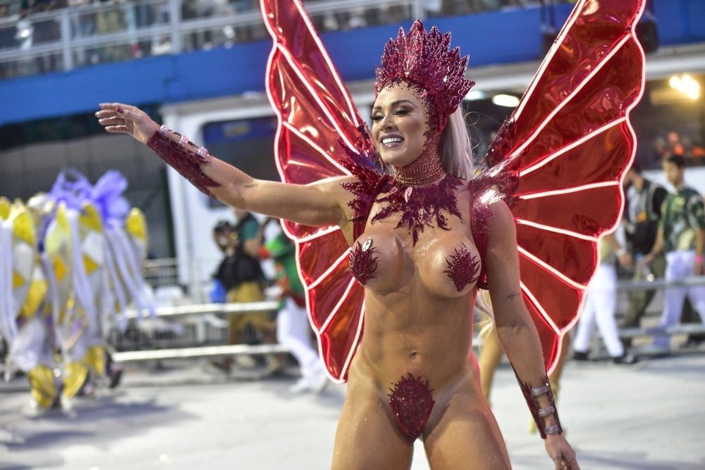 Juju Salimeni Showing Her Almost Naked Body