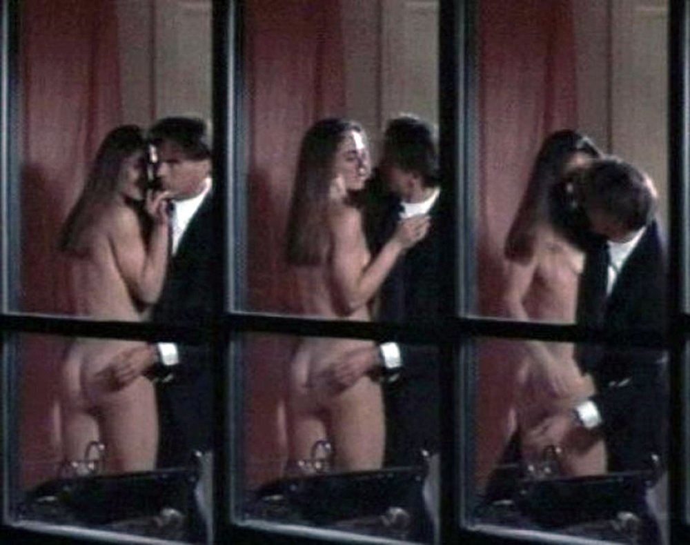 Naked actress Yansi Batler