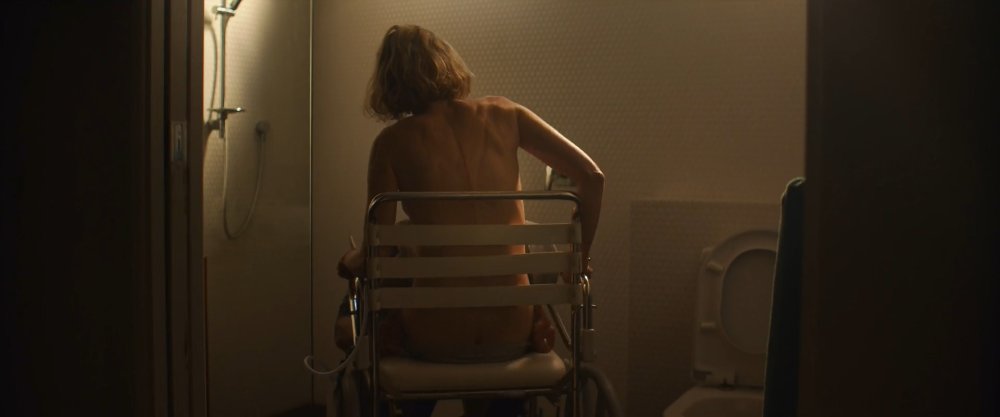 Naked Naomi Watts in the film impossible