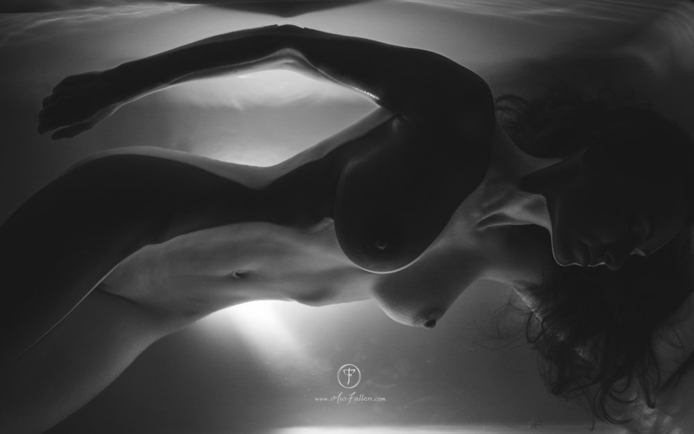 Nude art model Chloe gherge art