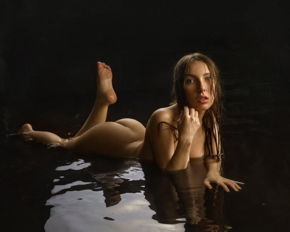 Lina Lavrenyuk naked completely