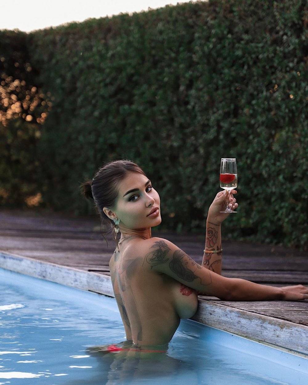 Elizabeth Definhy 18