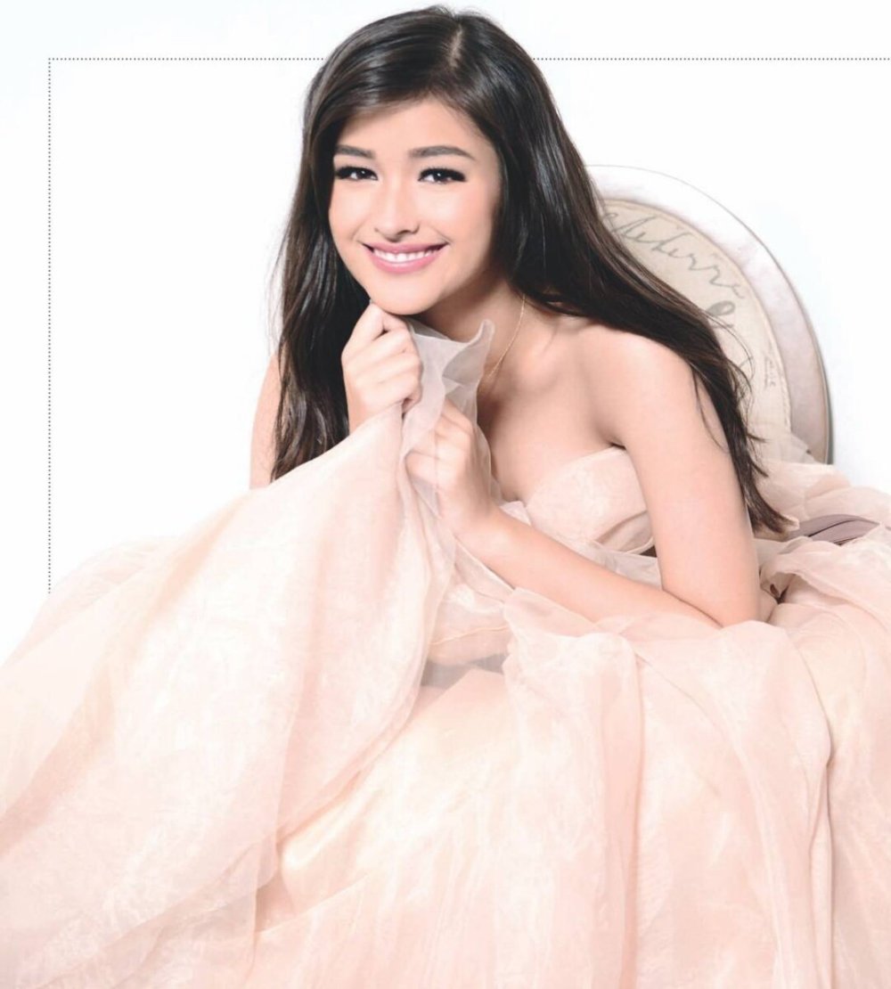 Elizabeth is gathered naked