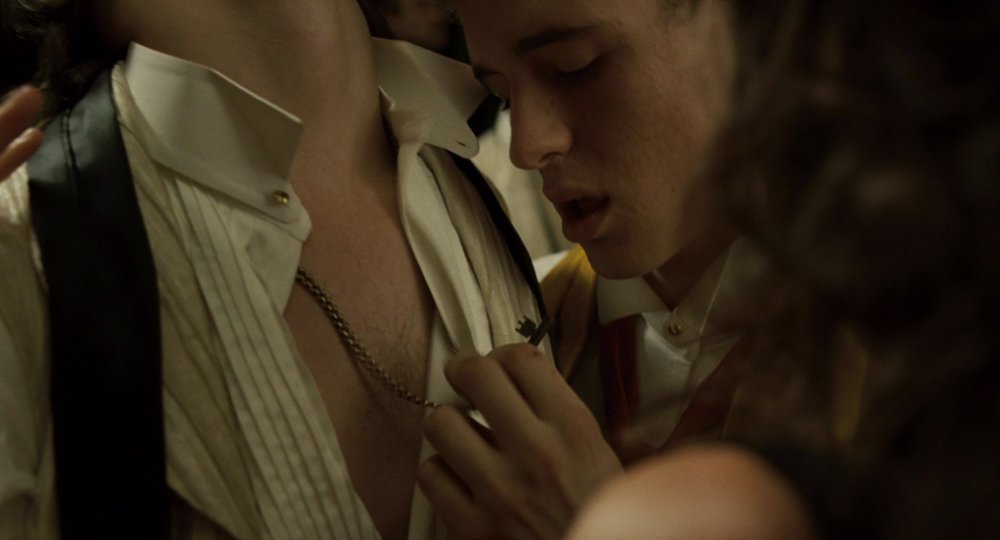 Dorian Gray kiss Max