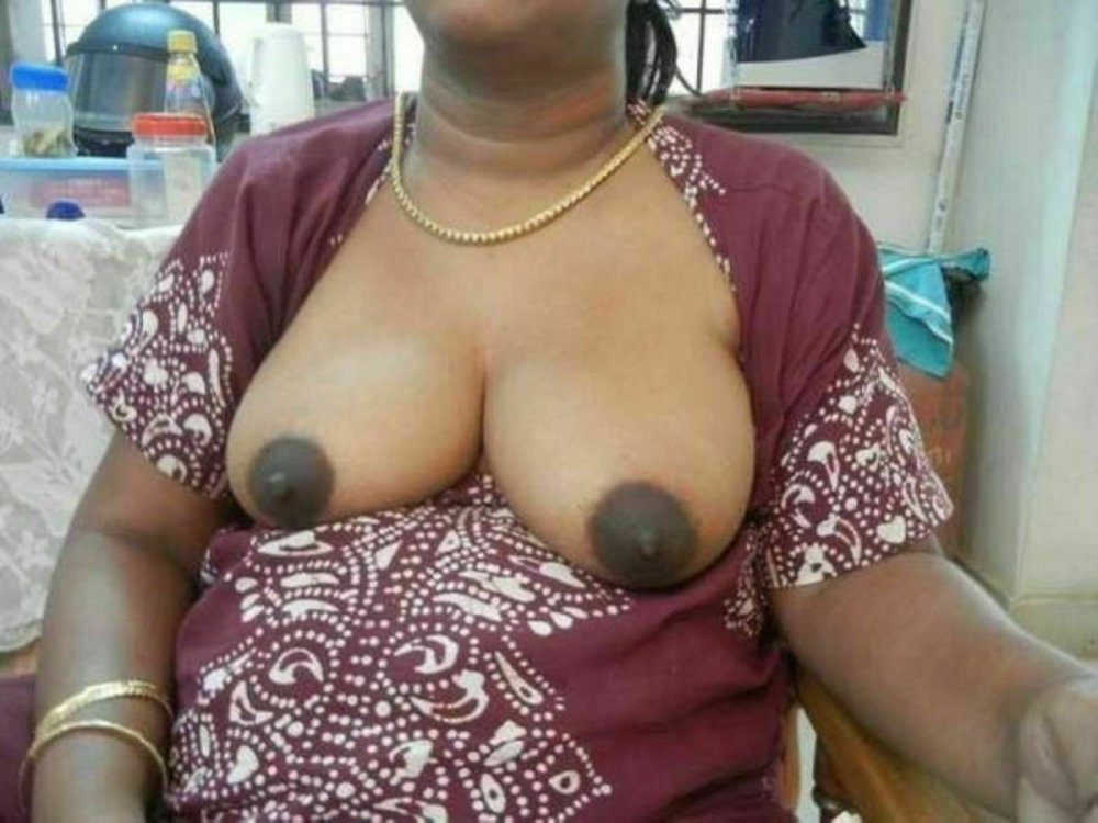 Bhabhi Desi show nipples