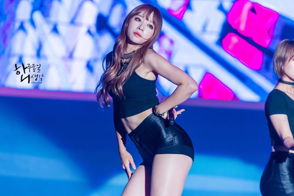 Hani EXID priest