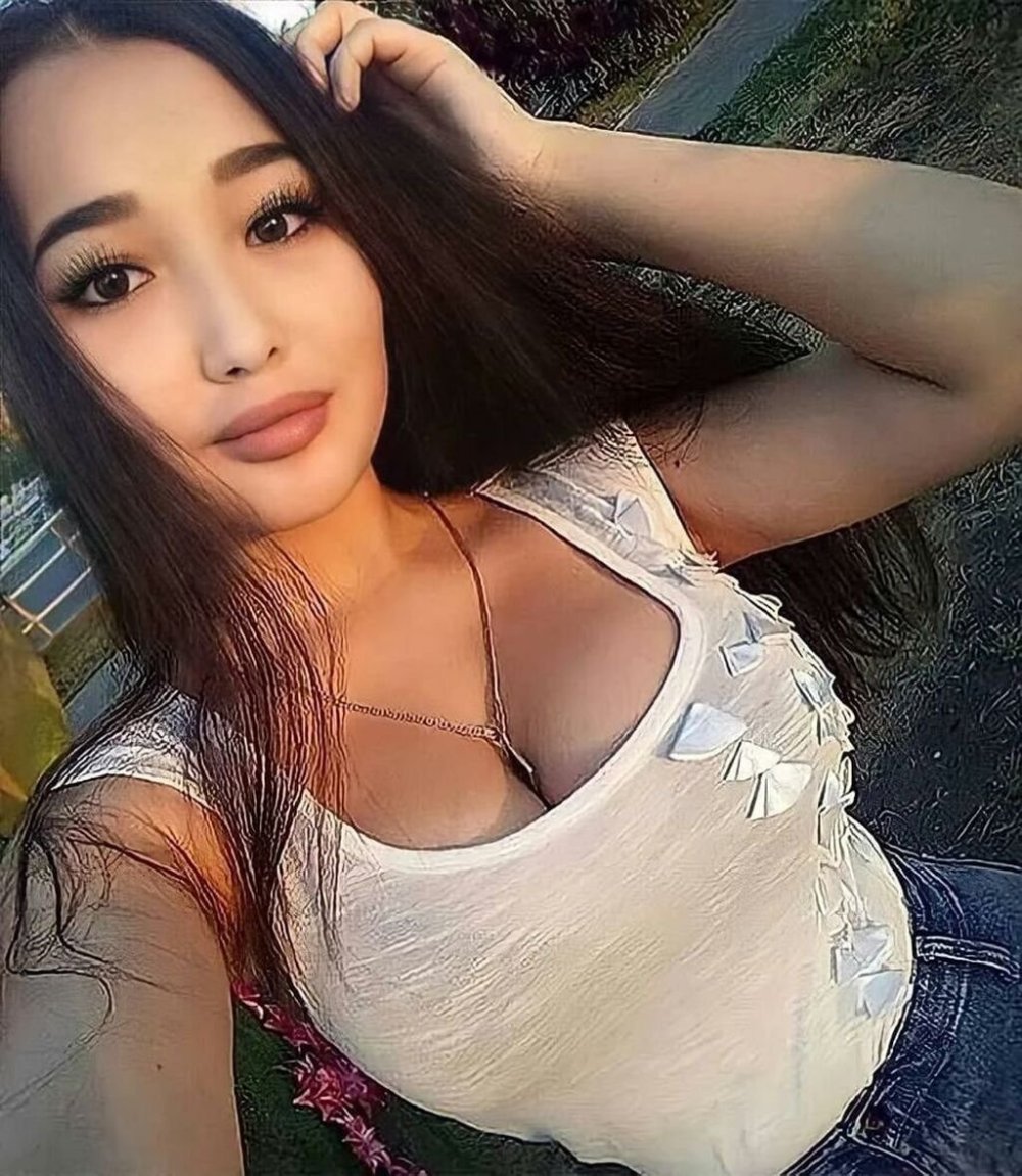 Kazakh girl is curly