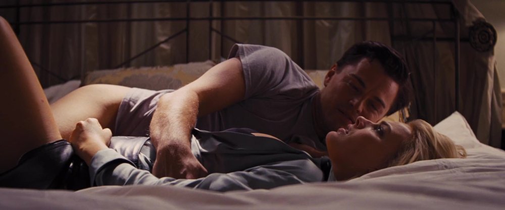 Margot Robbie and Leonardo DiCaprio bed stage