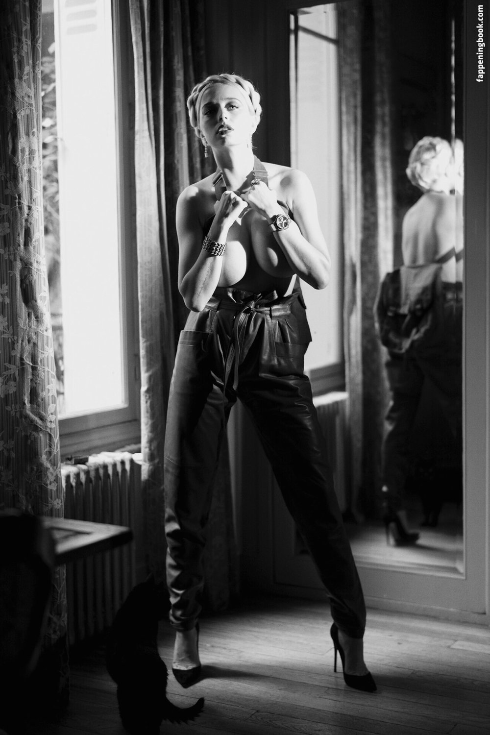 Caroline Vriland Topless