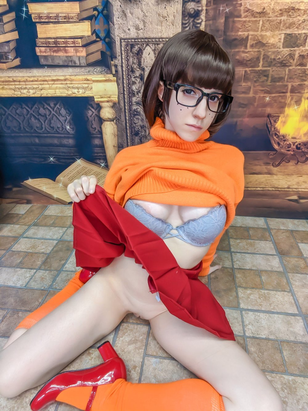 Gif Velma Dinkley Cosplay Tits