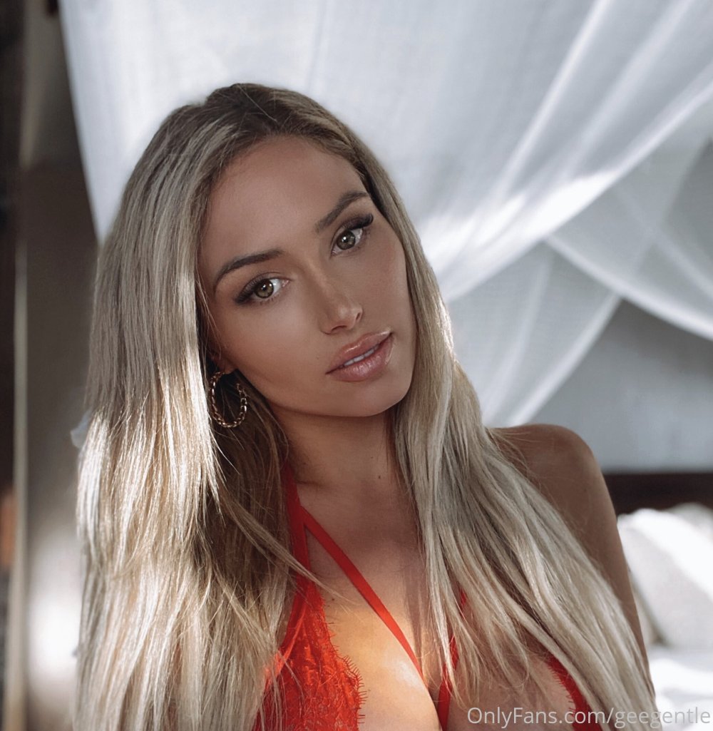 Georgina Gental Naked